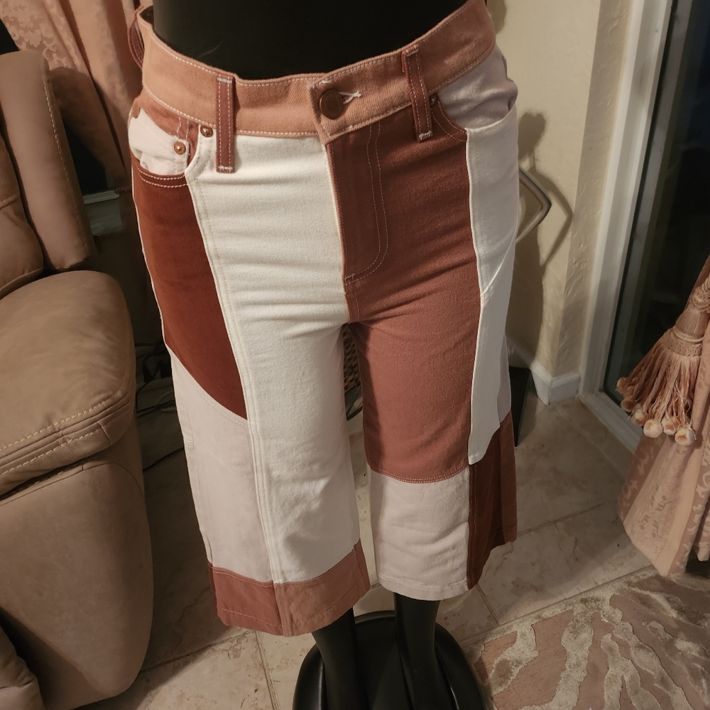 Alice + Olivia White, Tan & Brown Patchwork Wide-Leg Cropped Jeans - Picture 3 of 7